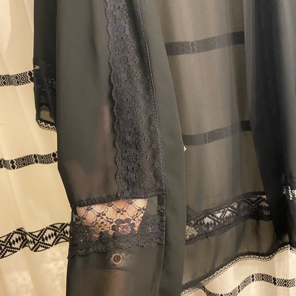 Never worn black lace kimono - Picture 3 of 4
